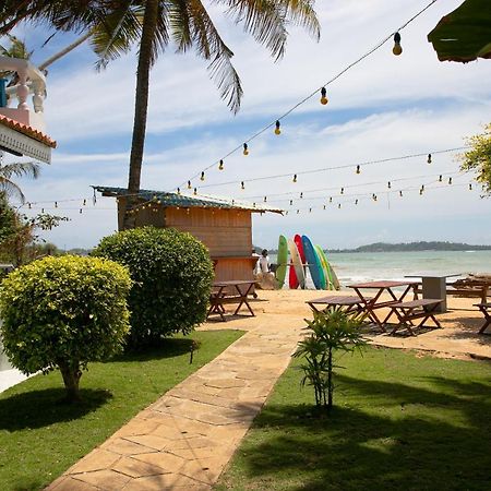 Alma Beach Hotel Weligama Kültér fotó