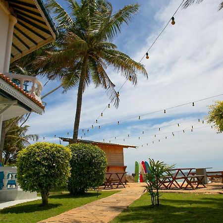 Alma Beach Hotel Weligama Kültér fotó