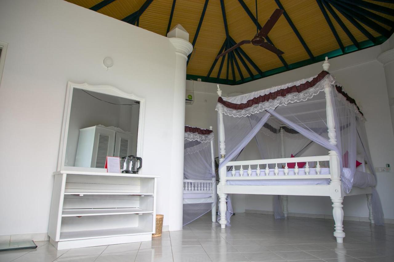 Alma Beach Hotel Weligama Kültér fotó