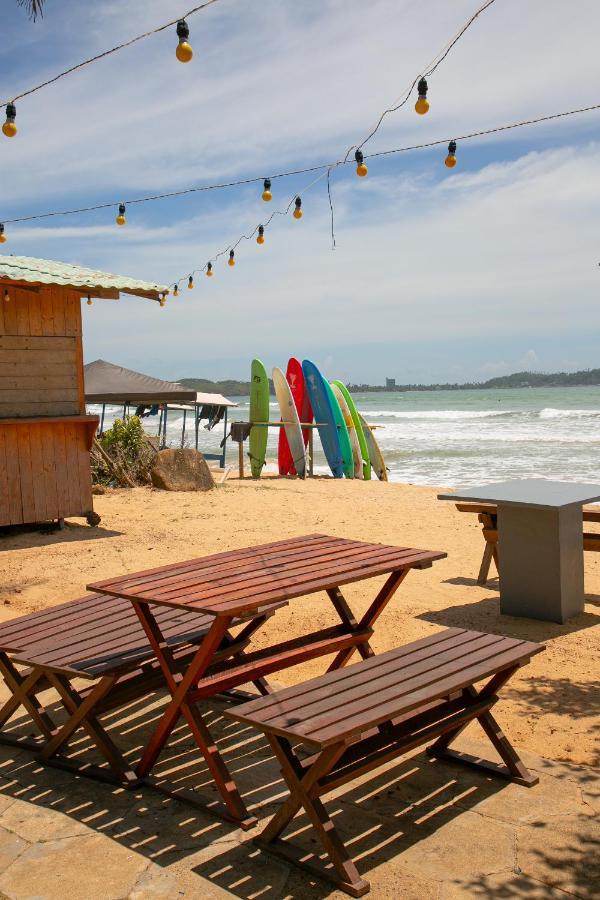 Alma Beach Hotel Weligama Kültér fotó